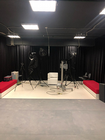 Шторы из негорючей ткани в фотостудию