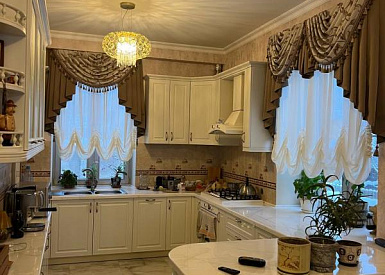 Классический ламбрекен на кухню на заказ